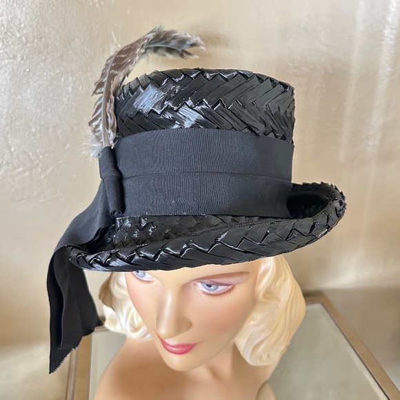 ENTICING 1960\'s BLACK STRAW TOP HAT + TALL CURLY FEATHERS & WIDE GROSGRAIN BAND main image 6